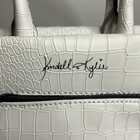 Kendall & Kylie Small Crossbody Purse White NWT - Picture 2 of 16